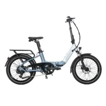 Vélo électrique Jobobike Ace bleu présenté de profil sur fond blanc, avec cadre bas, porte-bagages arrière, garde-boue, éclairage avant et roues compactes.