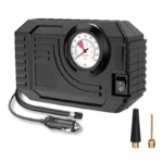 Compresseur électrique portable CARSUN C3011 noir avec manomètre, prise 12 V, tuyau de gonflage et embouts.