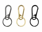 Pack de trois porte-clés mousquetons métalliques avec anneau, disponibles en argenté, doré et noir.