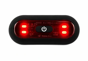 Feu arrière LED rouge avec bouton marche-arrêt pour vélo et trottinette électrique, présenté sur fond blanc.